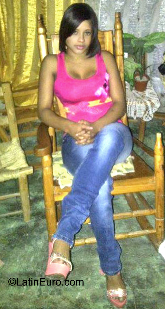 Date this hot Honduras girl Reyna from Tegucigalpa HN1668