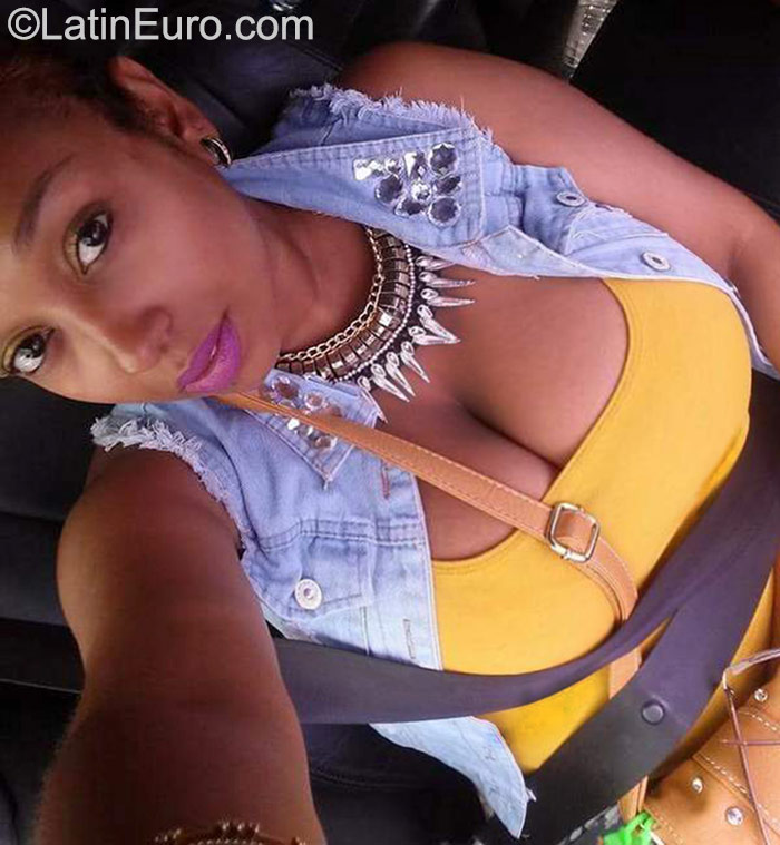 Date this nice looking Dominican Republic girl Pilar from Puerto Plata DO23083