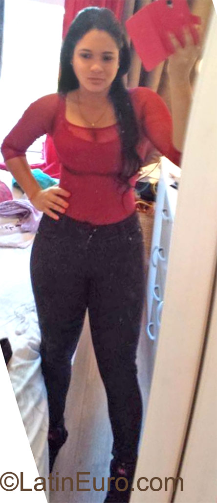 Date this hard body Dominican Republic girl Stacy from Santo Domingo DO23101