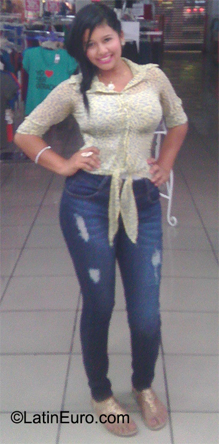 Date this beautiful Honduras girl Sindie from La Ceiba HN1670