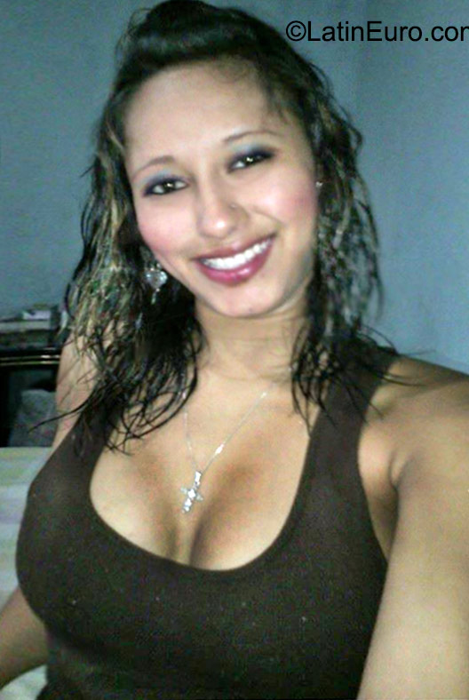 Date this beautiful Honduras girl Carolina from Tegucigalpa HN1674