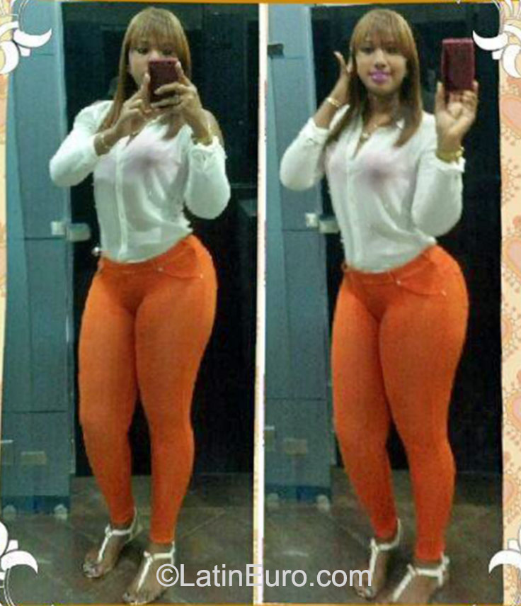 Date this sensual Dominican Republic girl Julissa from Santo Domingo DO23153