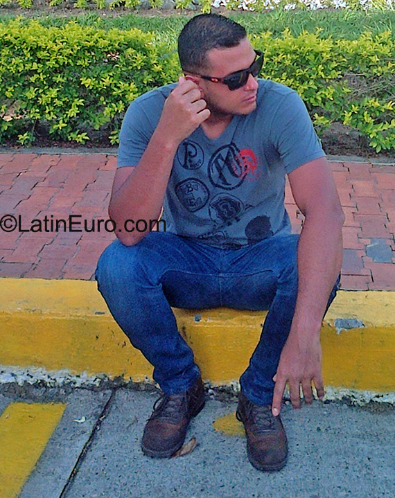 Date this gorgeous Colombia man Alexander from Pereira CO17978
