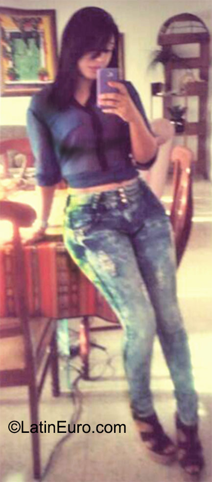 Date this voluptuous Honduras girl Lorena from Tegucigalpa HN1698