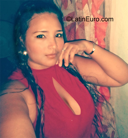 Date this foxy Honduras girl Yajairia from La Ceiba HN1700