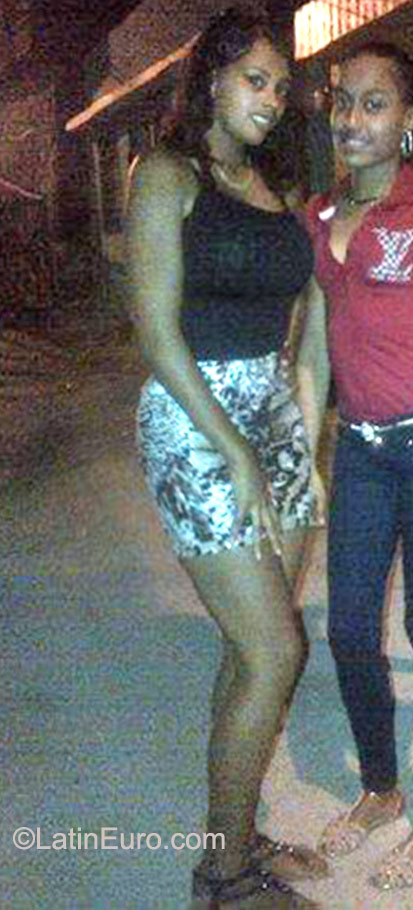 Date this happy Dominican Republic girl Liliana from Santo Domingo DO23380