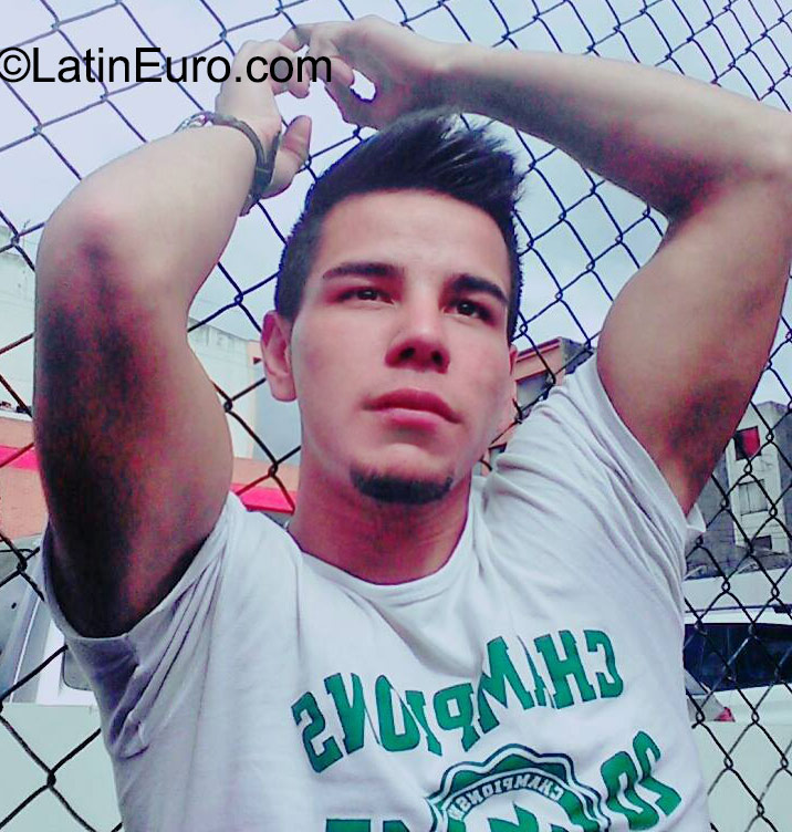 Date this foxy Colombia man Elias from Bogota CO18083
