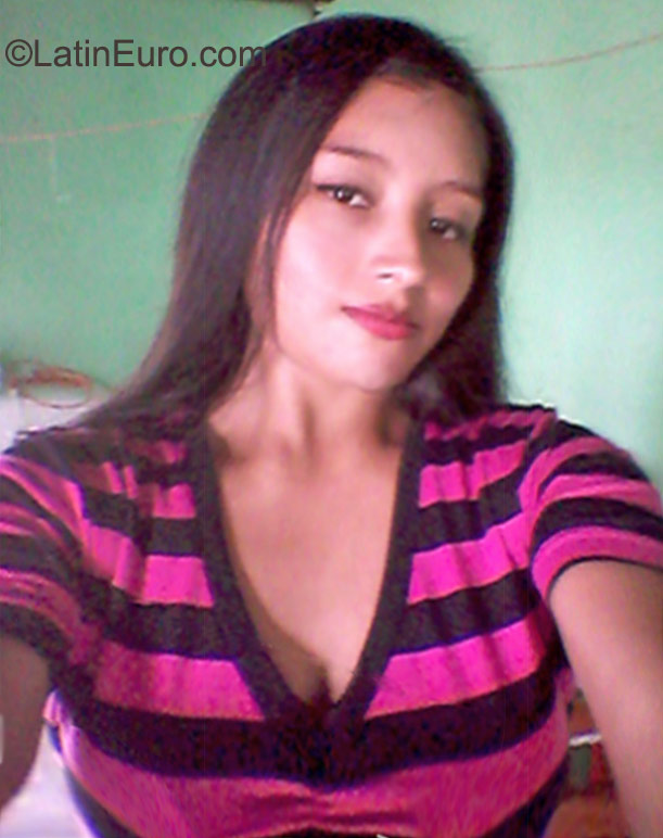 Date this pretty Panama girl Ana from Panama City PA710