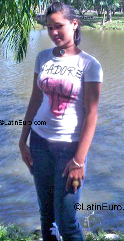 Date this passionate Dominican Republic girl Carol from Santo Domingo DO23446