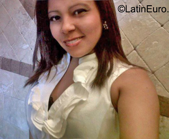 Date this nice looking Honduras girl Maritza from San Pedro Sula HN1736