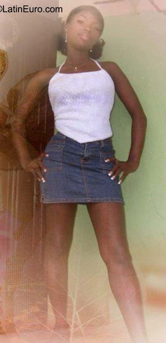 Date this exotic Dominican Republic girl Victoria from Santo Domingo DO23623