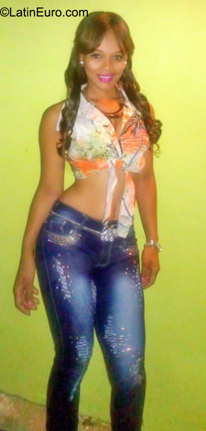 Date this lovely Dominican Republic girl Lisandria from Puerto plata DO23497