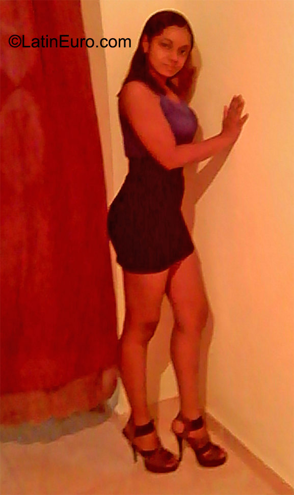 Date this nice looking Dominican Republic girl Jenny from Santo Domingo DO23515