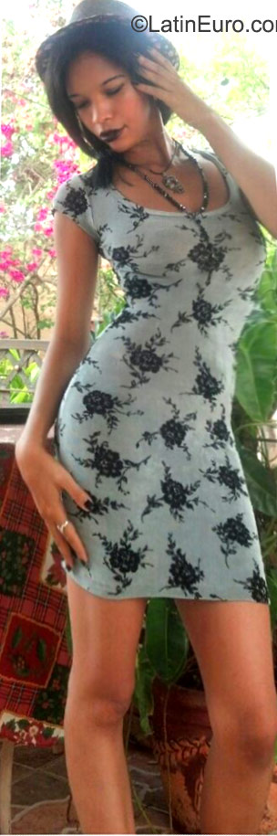 Date this nice looking Dominican Republic girl Cielo from Santiago DO23523