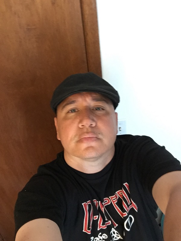 Date this good-looking United States man Gino from Newport US16560