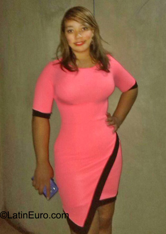 Date this foxy Dominican Republic girl Yesenia from Santo Domingo DO23547