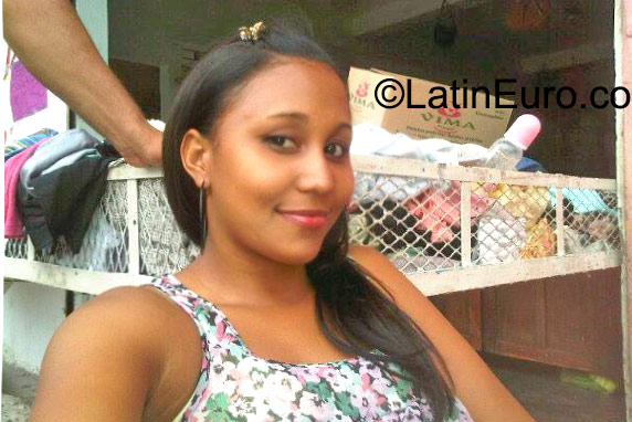 Date this attractive Dominican Republic girl Nathaly from Santo Domingo DO23638