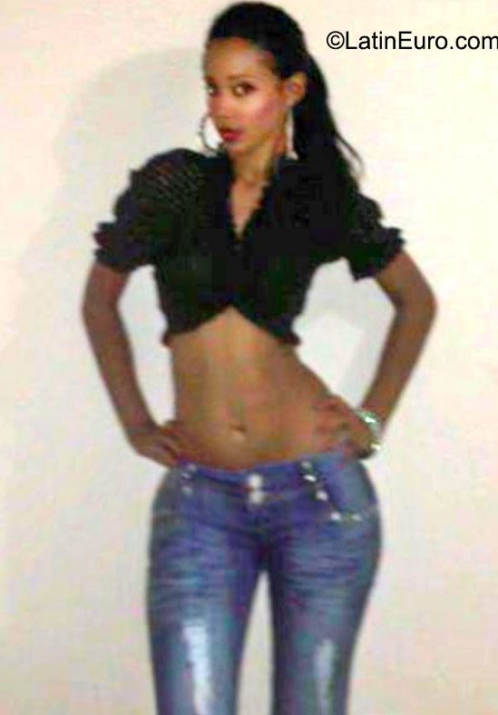 Date this delightful Dominican Republic girl Yenie from Higuey DO23646