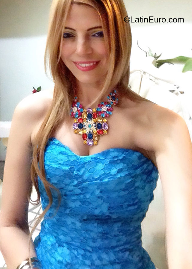 Date this sensual Dominican Republic girl Leydy from Santo Domingo DO23682