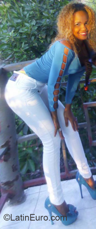 Date this pretty Dominican Republic girl Rosa elizabeth from moca DO23696