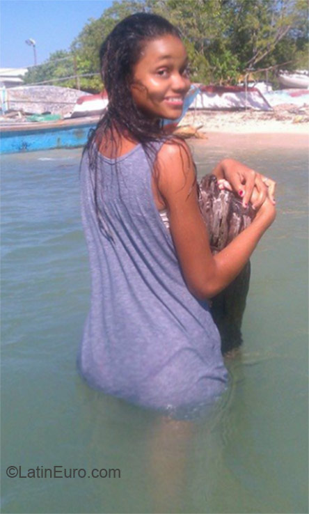 Date this stunning Dominican Republic girl Naylis from Barahona DO23712