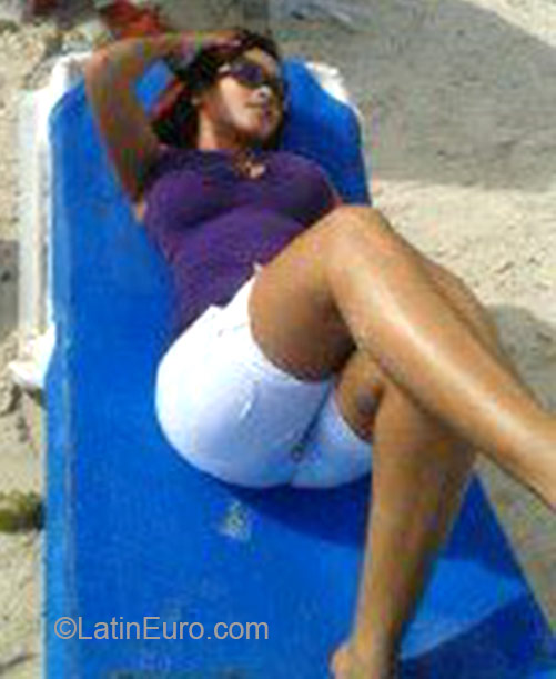 Date this sultry Dominican Republic girl Rosy from Azua DO23729