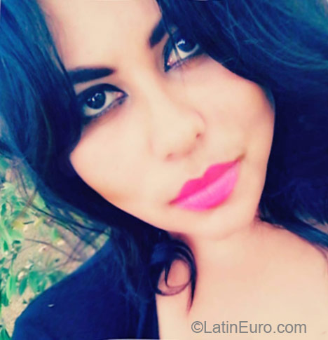 Date this happy Panama girl Lara from Panama City PA740