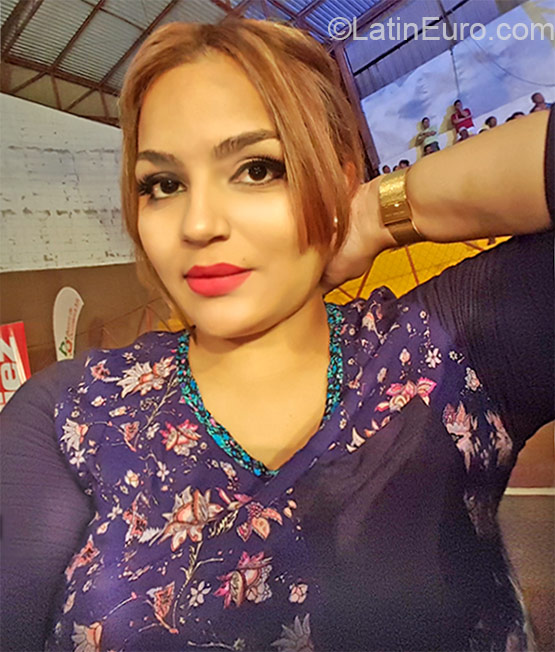 Date this voluptuous Honduras girl Bella from La Ceiba HN1812