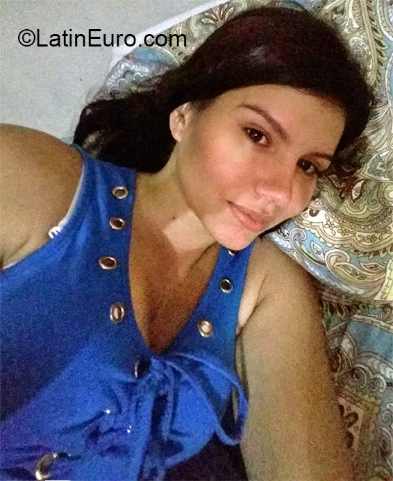 Date this sensual Panama girl Alishia from Panama City PA742