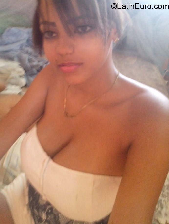 Date this nice looking Dominican Republic girl Ruth from Santo Domingo DO23853