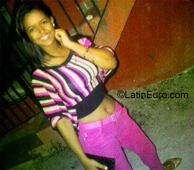 Date this happy Dominican Republic girl Lisbeth from Santo Domingo DO23866