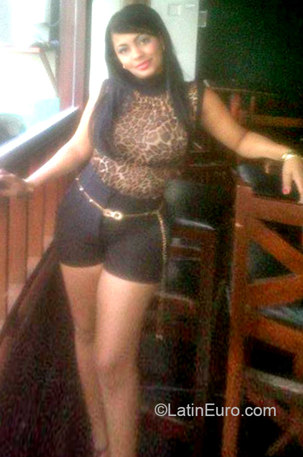 Date this attractive Dominican Republic girl Luisia from Santo Domingo DO23925