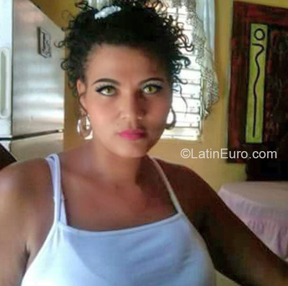 Date this stunning Dominican Republic girl Lucy from Santo Domingo DO23926