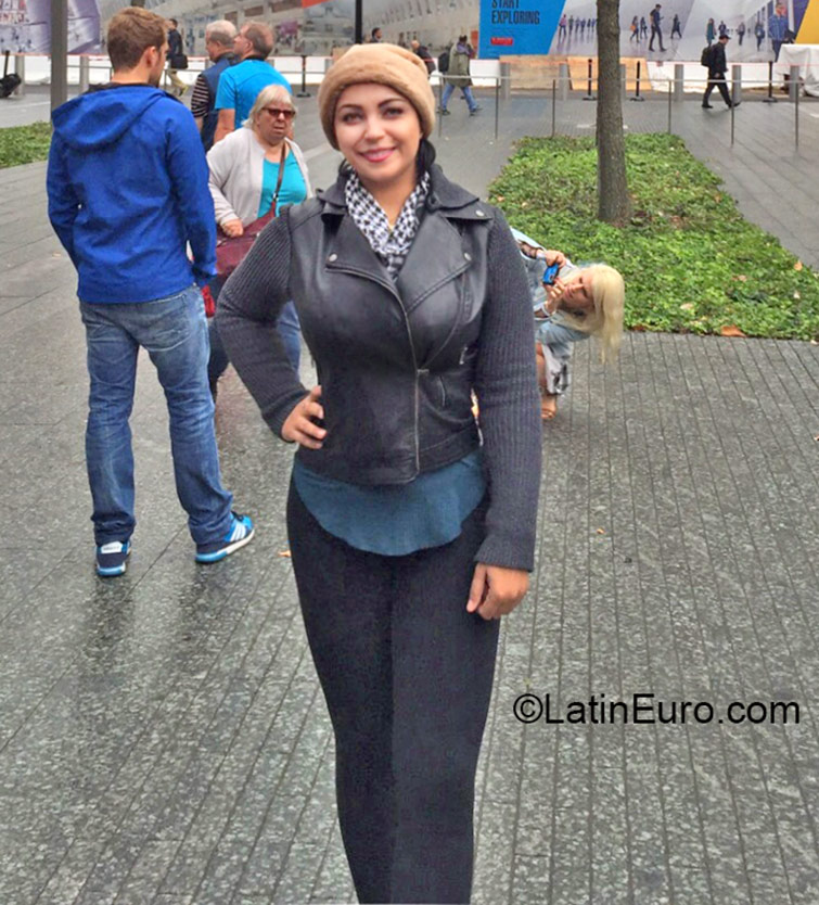 Date this fun Brazil girl Maya from Goiania BR9516