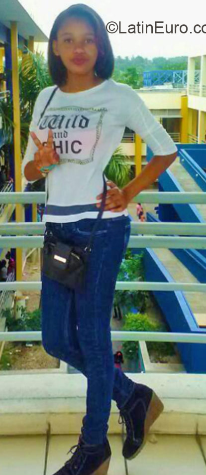 Date this funny Dominican Republic girl Jessica from Santo Domingo DO23952