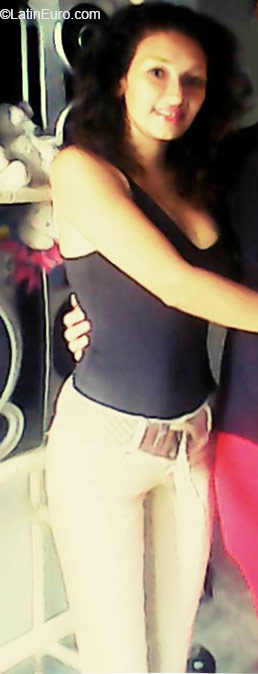 Date this nice looking Honduras girl Angela from La Ceiba HN1839