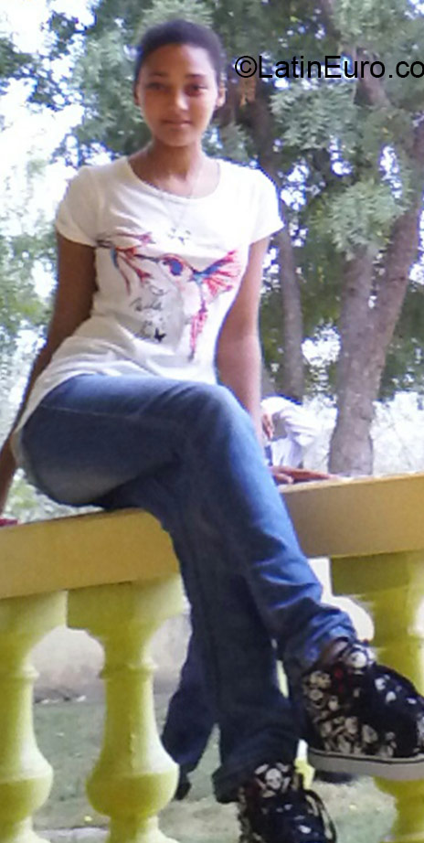 Date this sensual Dominican Republic girl Yasmine from San Jose de Ocoa DO23980