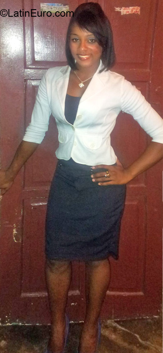 Date this georgeous Dominican Republic girl Evelyn from Santo Domingo DO24071