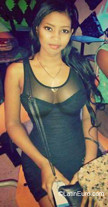 Date this hard body Dominican Republic girl Delanyia from Juan Dolio DO24073