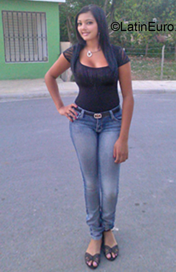 Date this delightful Dominican Republic girl Darlen from Santo Domingo DO24076