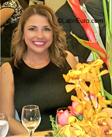 Date this georgeous Dominican Republic girl Ana from Panama City DO24146