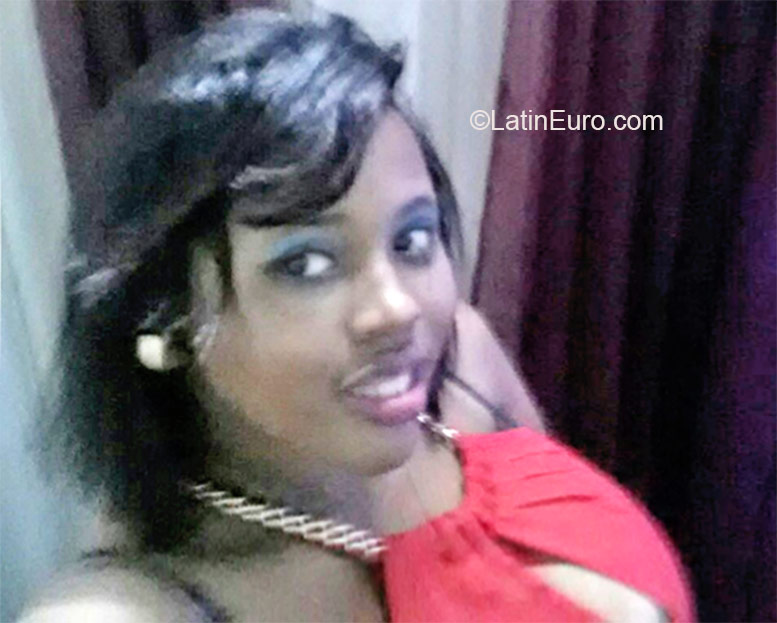 Date this hot Dominican Republic girl Genesis from Santo Domingo DO24177