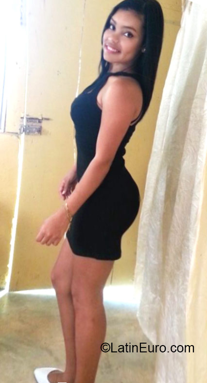 Date this lovely Dominican Republic girl Deysie from Barahona DO24185