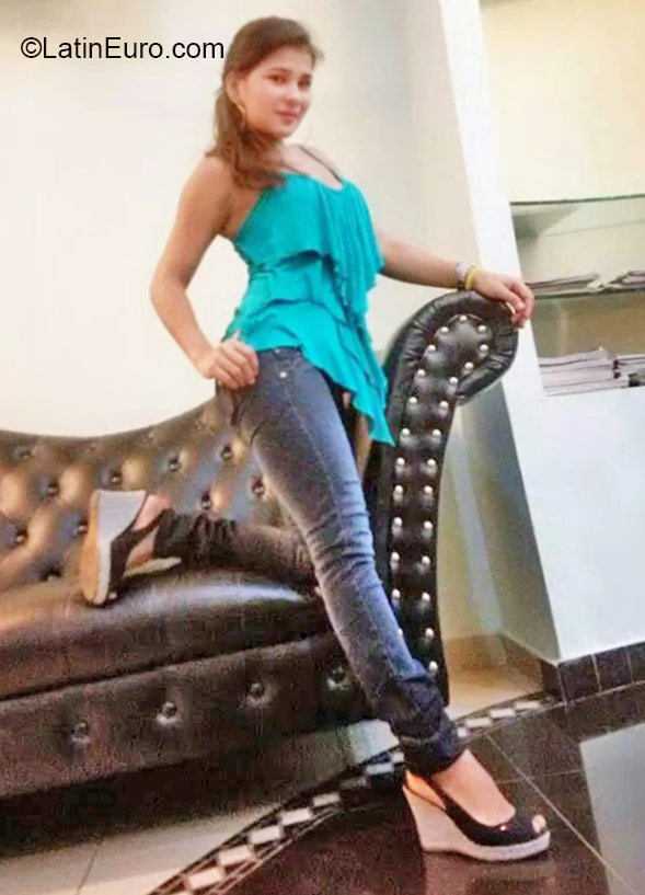 Date this attractive Panama girl Yesi from Panama City PA800