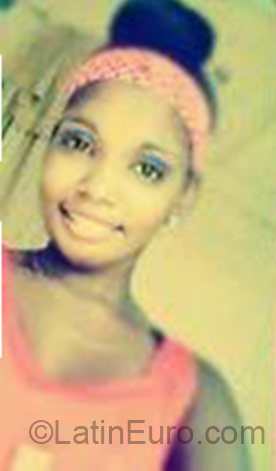 Date this sensual Dominican Republic girl Estefani from Santo Domingo DO24278