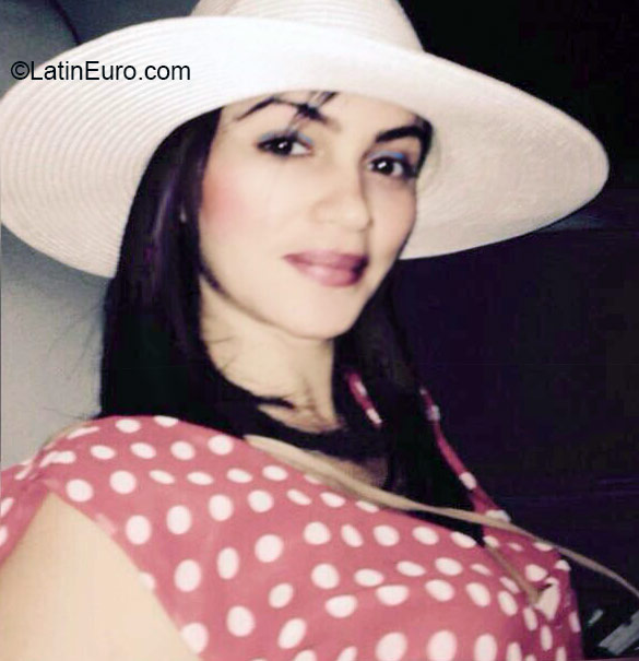 Date this exotic Dominican Republic girl Adri from Santo Domingo DO24281