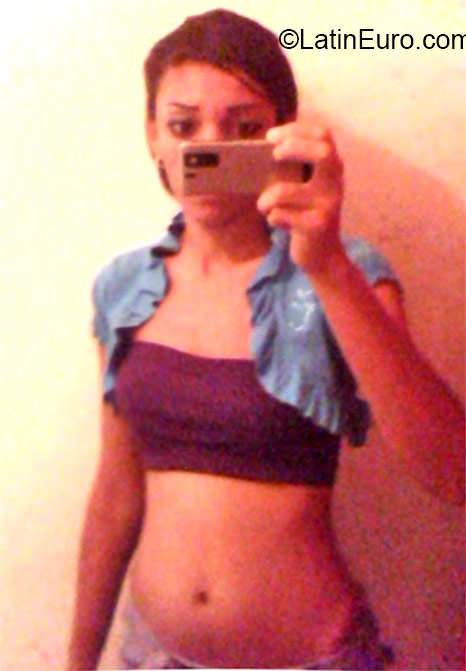 Date this good-looking Dominican Republic girl Jonathia massiel from Santo Domingo DO24294