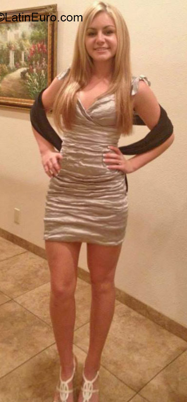 Date this athletic Dominican Republic girl Angela from Santo Domingo DO24314