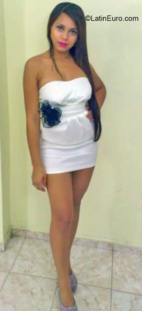 Date this lovely Dominican Republic girl Denia from Santo Domingo DO29030