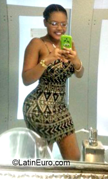 Date this sultry Jamaica girl Tonashae from Kingston JM2229